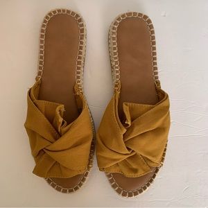 Universal thread sandals‎